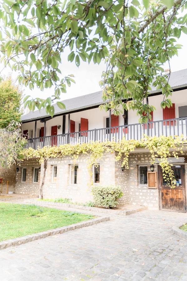 Authentic By Balladins - Domaine Malar Guillerval Exterior photo